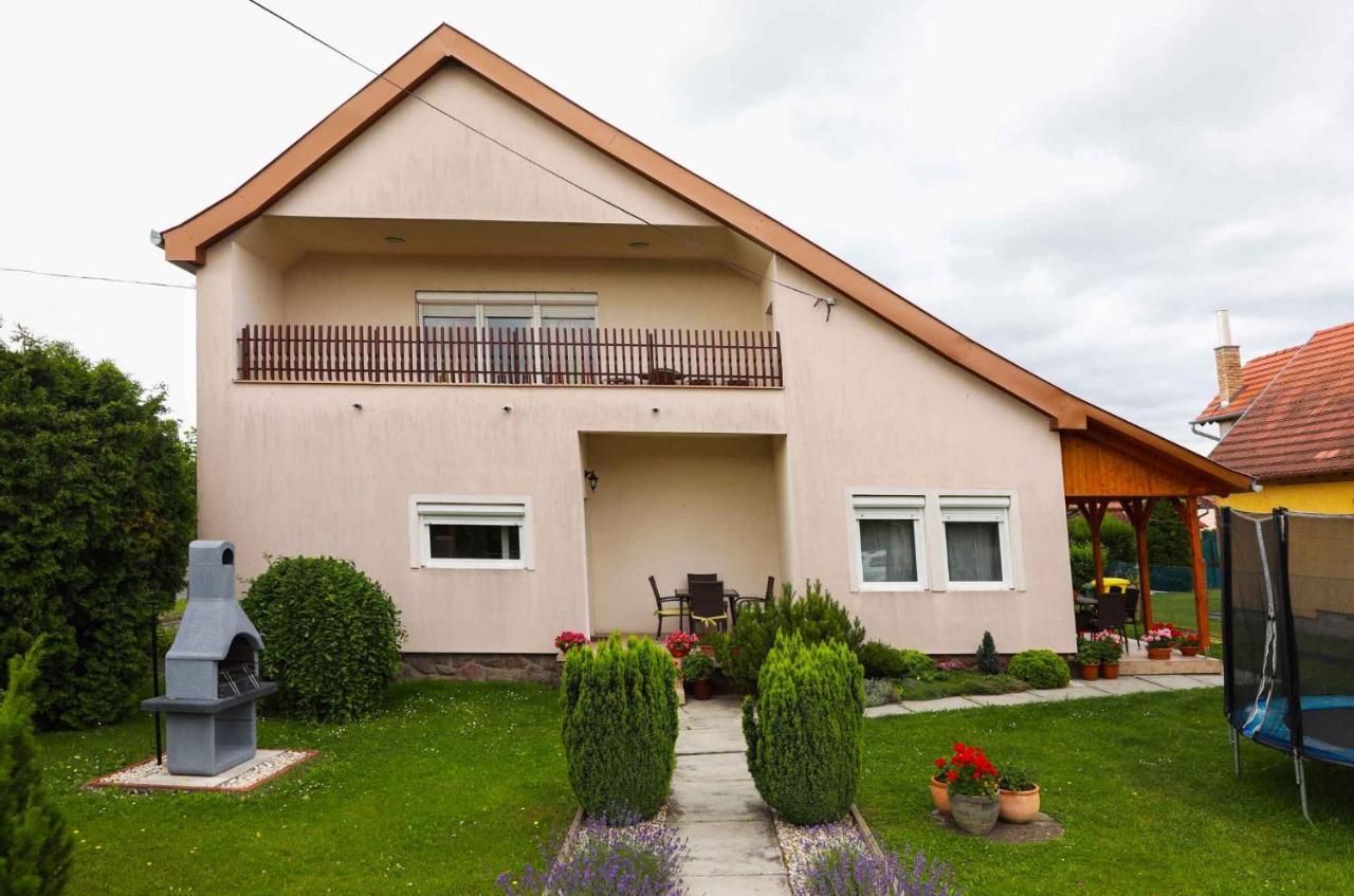 Holiday Home In Balatonkeresztur 19455 מראה חיצוני תמונה